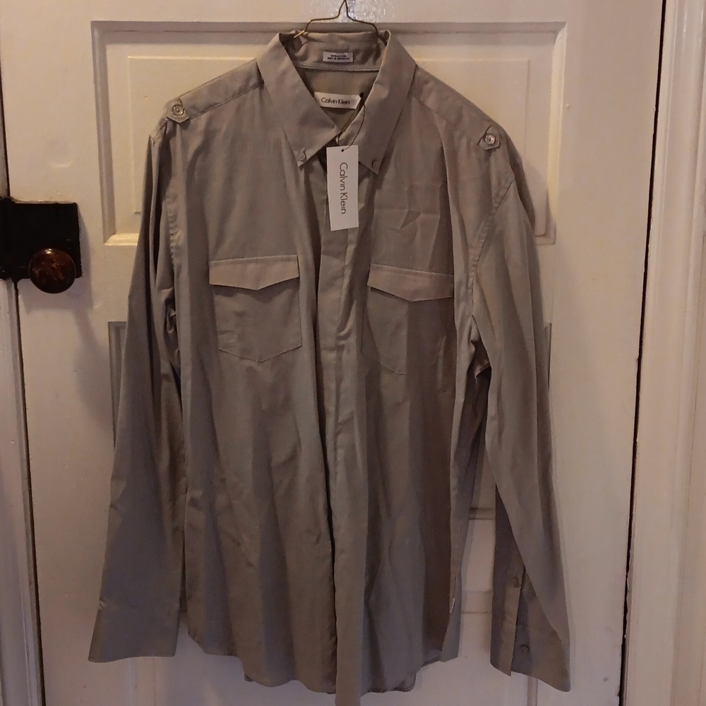 Calvin Klein large Platinum Lifestyle shirt nwt